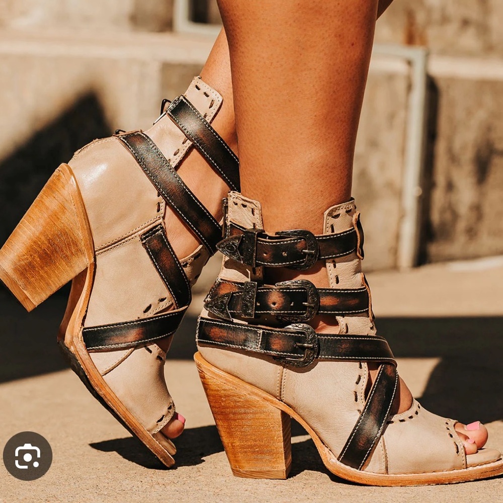 FREEBIRD REVENANT sandal strappy shoe LEATHER BRAND NEW IN BOX size 9